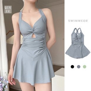 2026泳衣女连体吊带纯色小清新性感露背显瘦修身 专业泳衣 温泉泳装