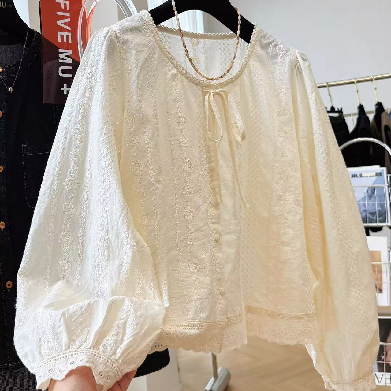 韩系巨好的重工刺绣圆领蕾丝花边长袖衬衫女秋季纯棉小衫短款上衣