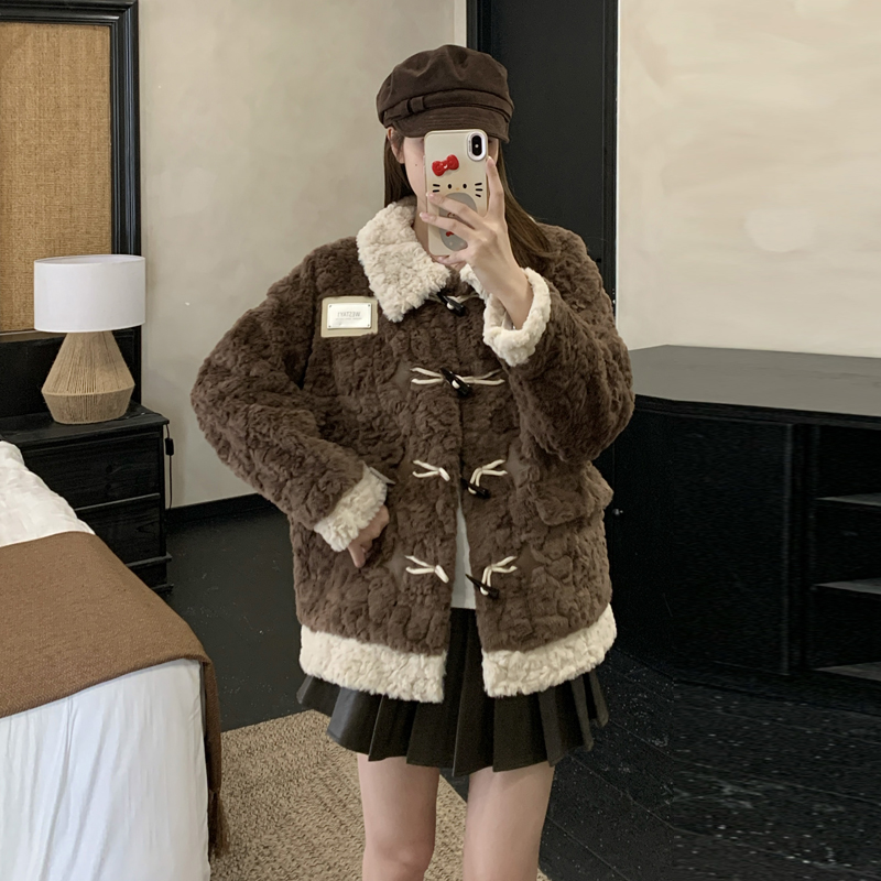 实拍大码女装牛角扣设计羊羔毛外套女冬季宽松加厚毛绒绒棉服大衣