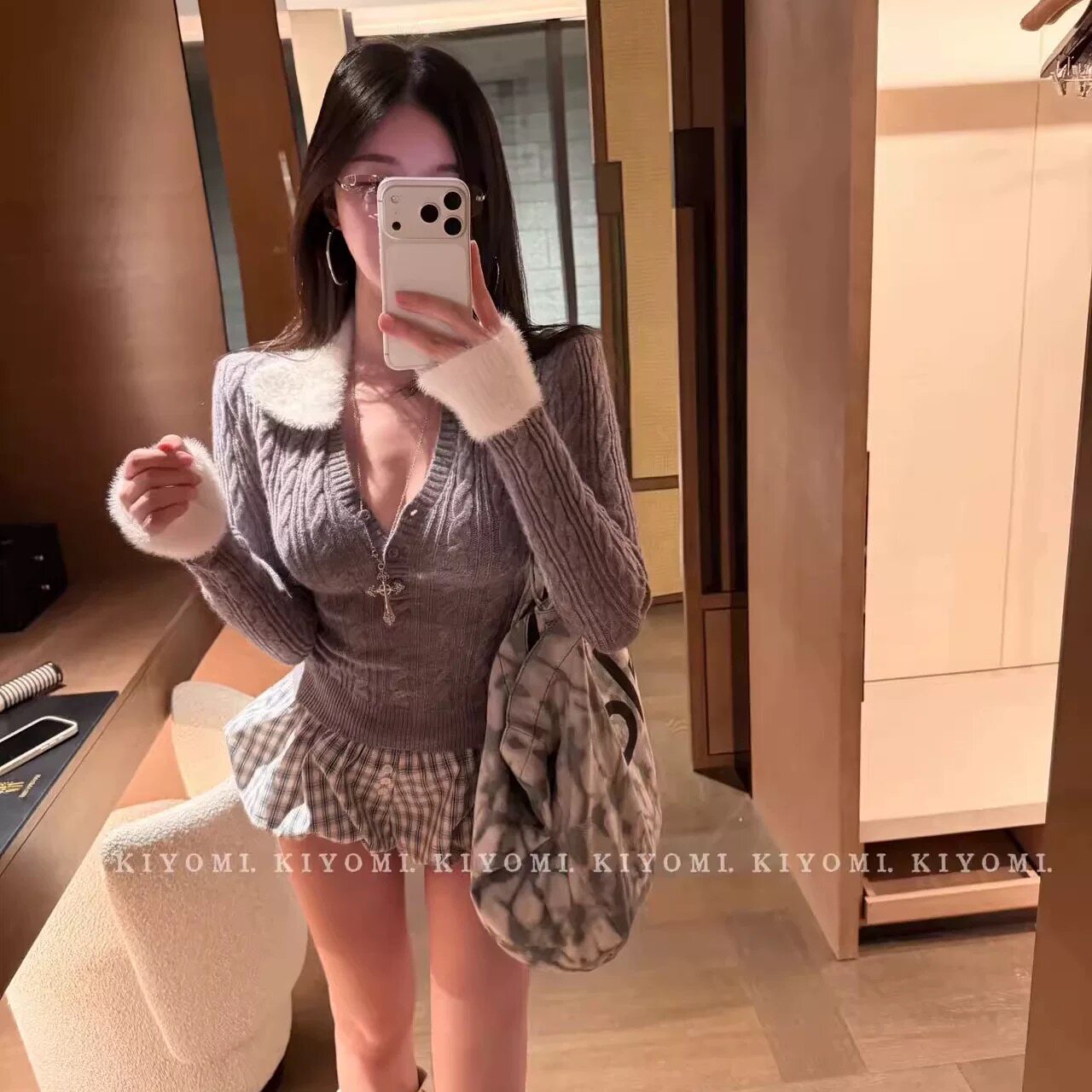 十三行2025秋冬新款韩系辣妹毛毛领拼接V领长袖麻花修身针织衫女