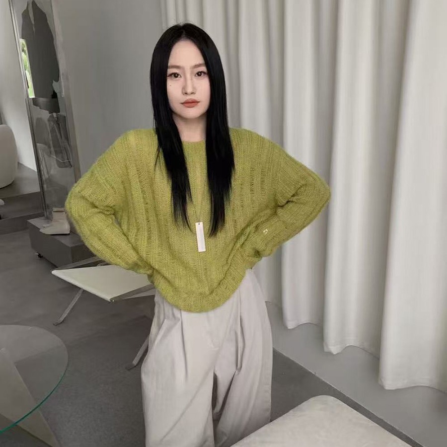 马海毛圆领镂空套头针织衫毛衣女