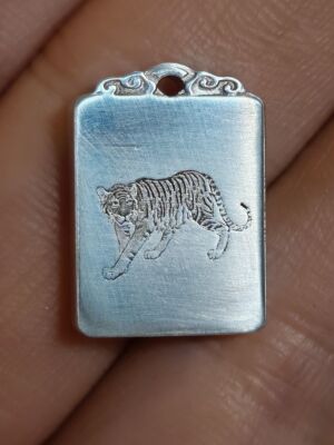 鸿系列 999 足银方牌十二生肖本命佛吊坠挂脖爆款吊坠