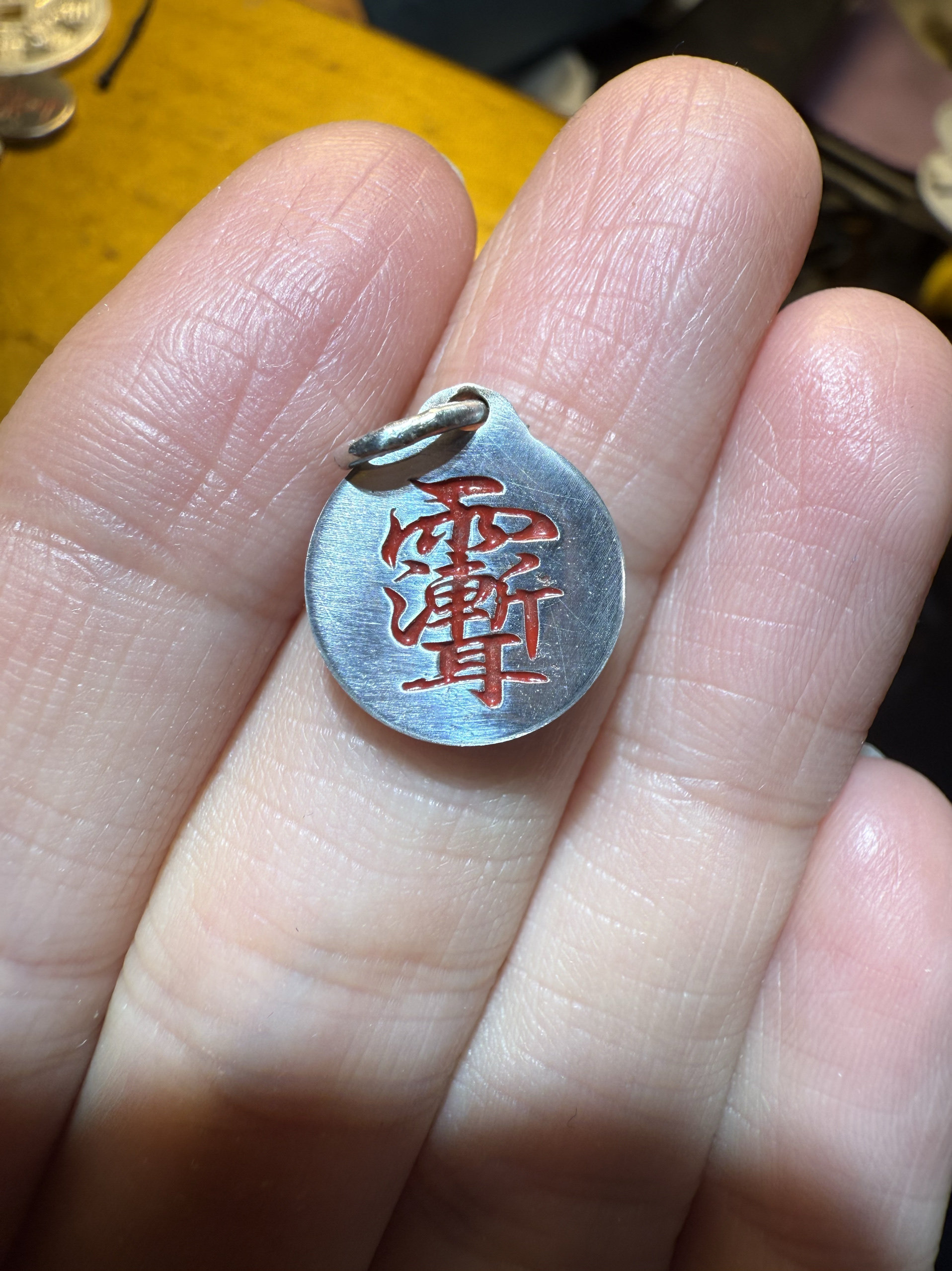 999足银朱砂款讳字牌紫薇讳雨渐耳迷你吊坠背面可刻字
