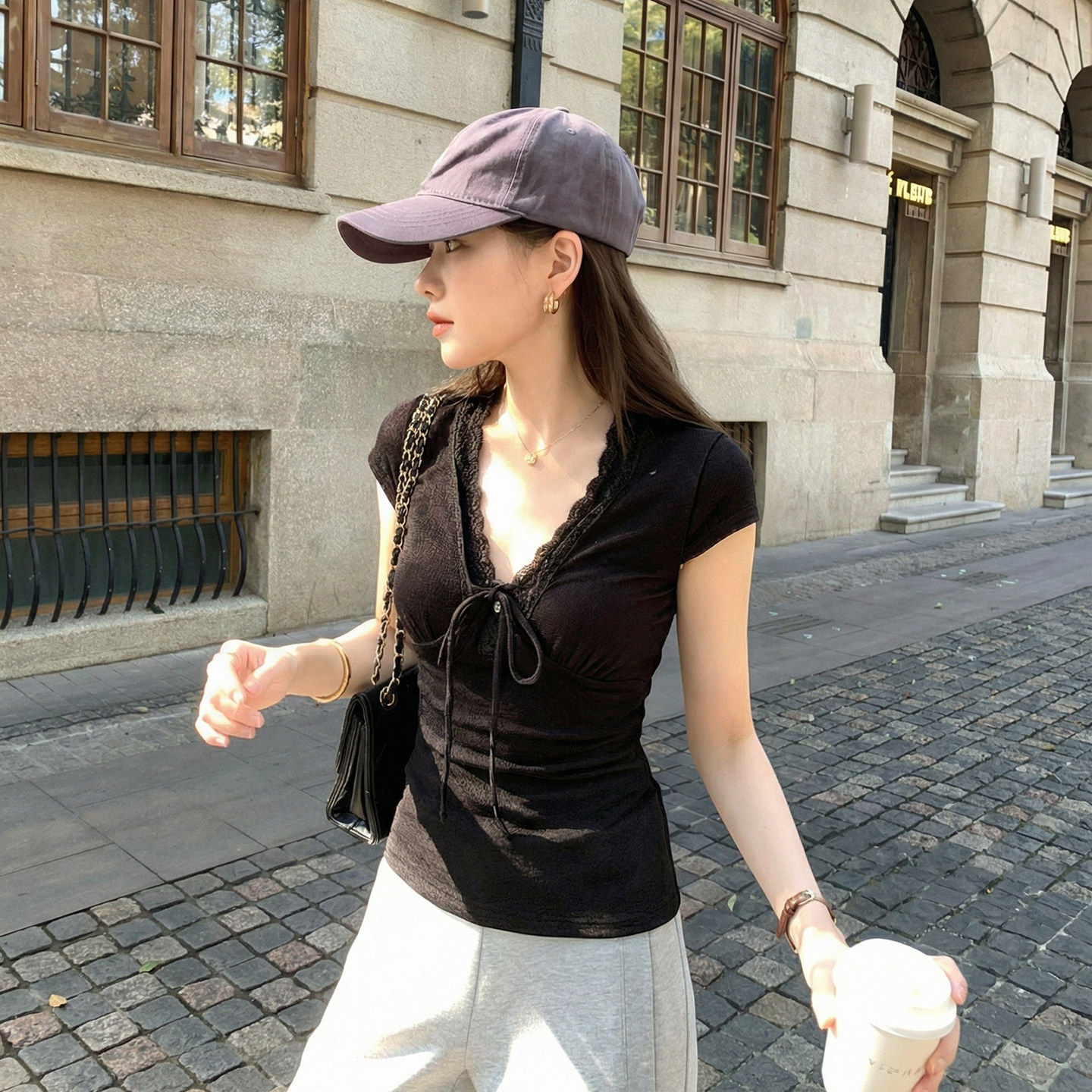 短袖t恤女2026新款夏季黑色半袖短款修身蕾丝拼接漂亮纯棉V领上衣