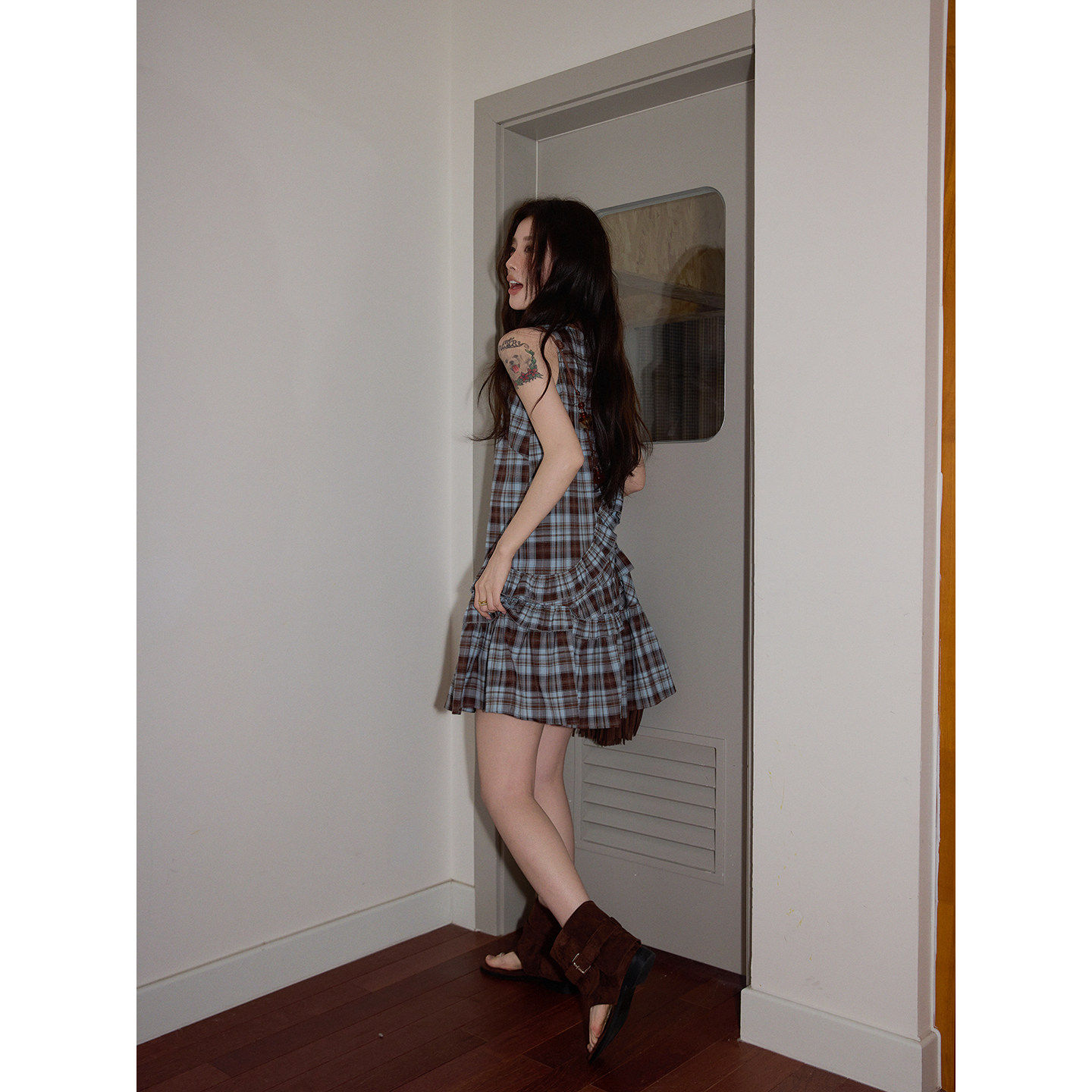 吵吵家覆古格子无袖洋装女夏气质宽松设计感格纹短款背心连身裙