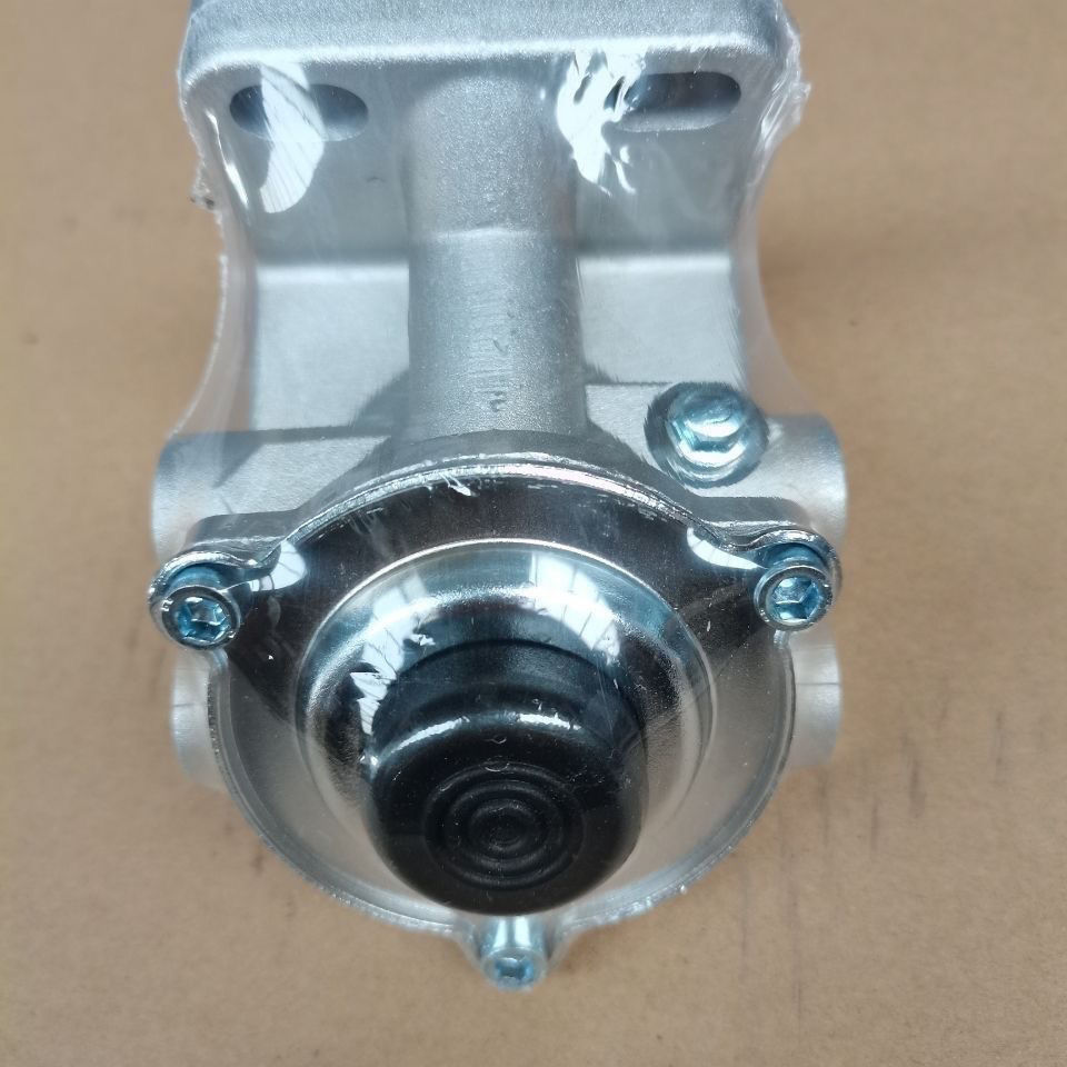 叉车新柴490柴滤座新柴国三发动机4D27G31柴油滤清器底座