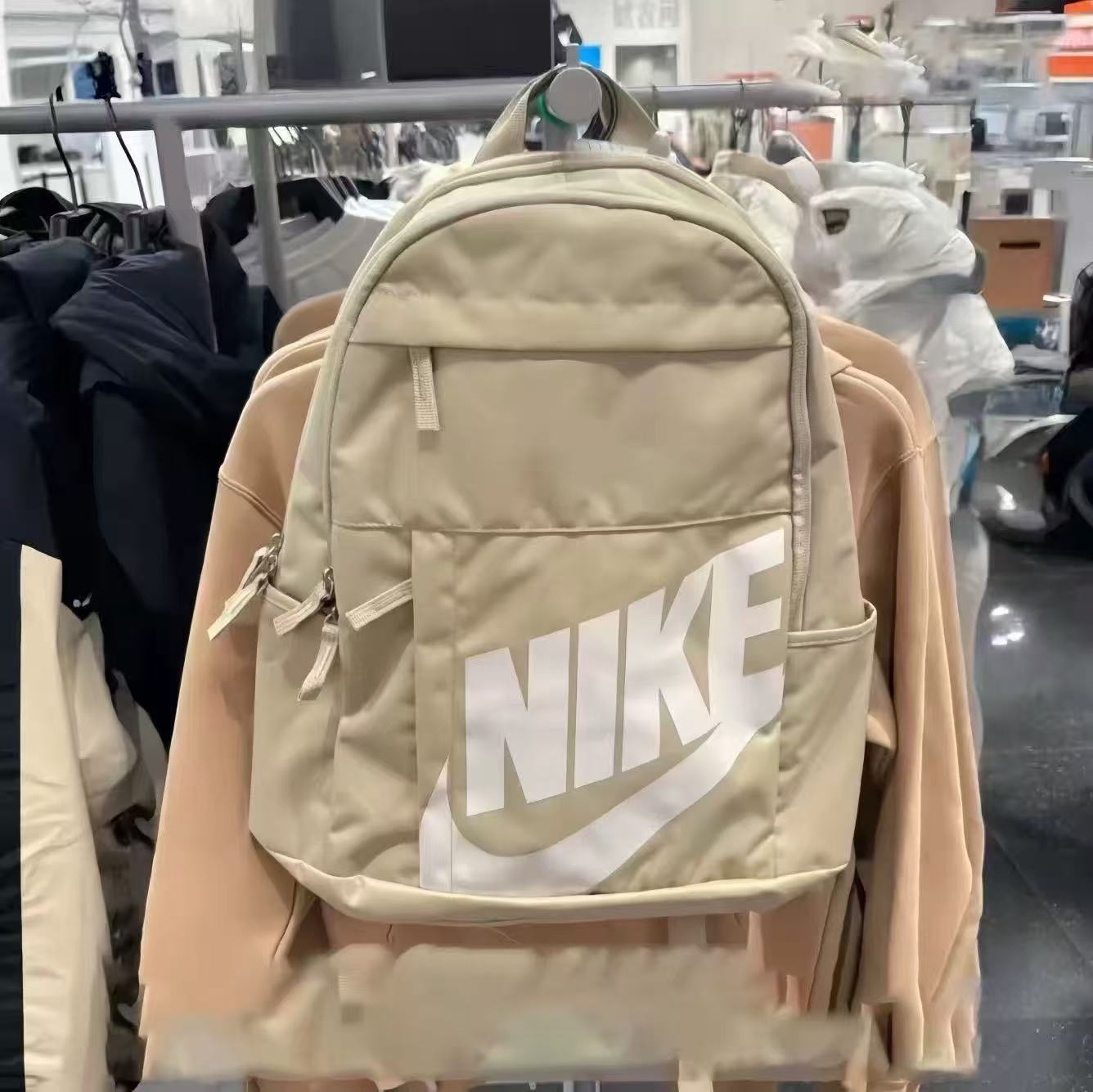 耐克大容量旅行双肩背学生包书包