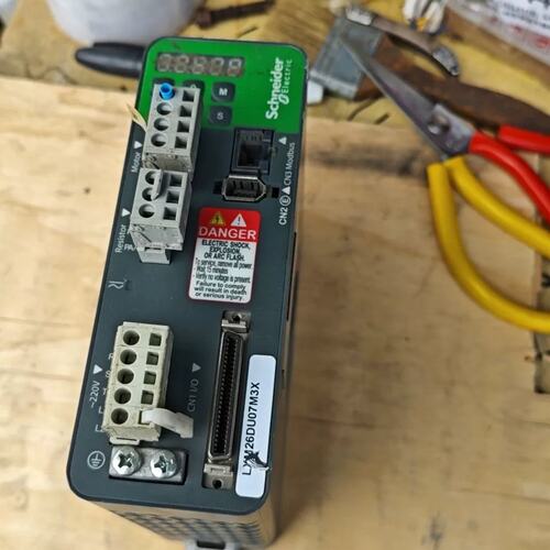 议价LXM26DU07M3X伺服驱动器，一个可维修