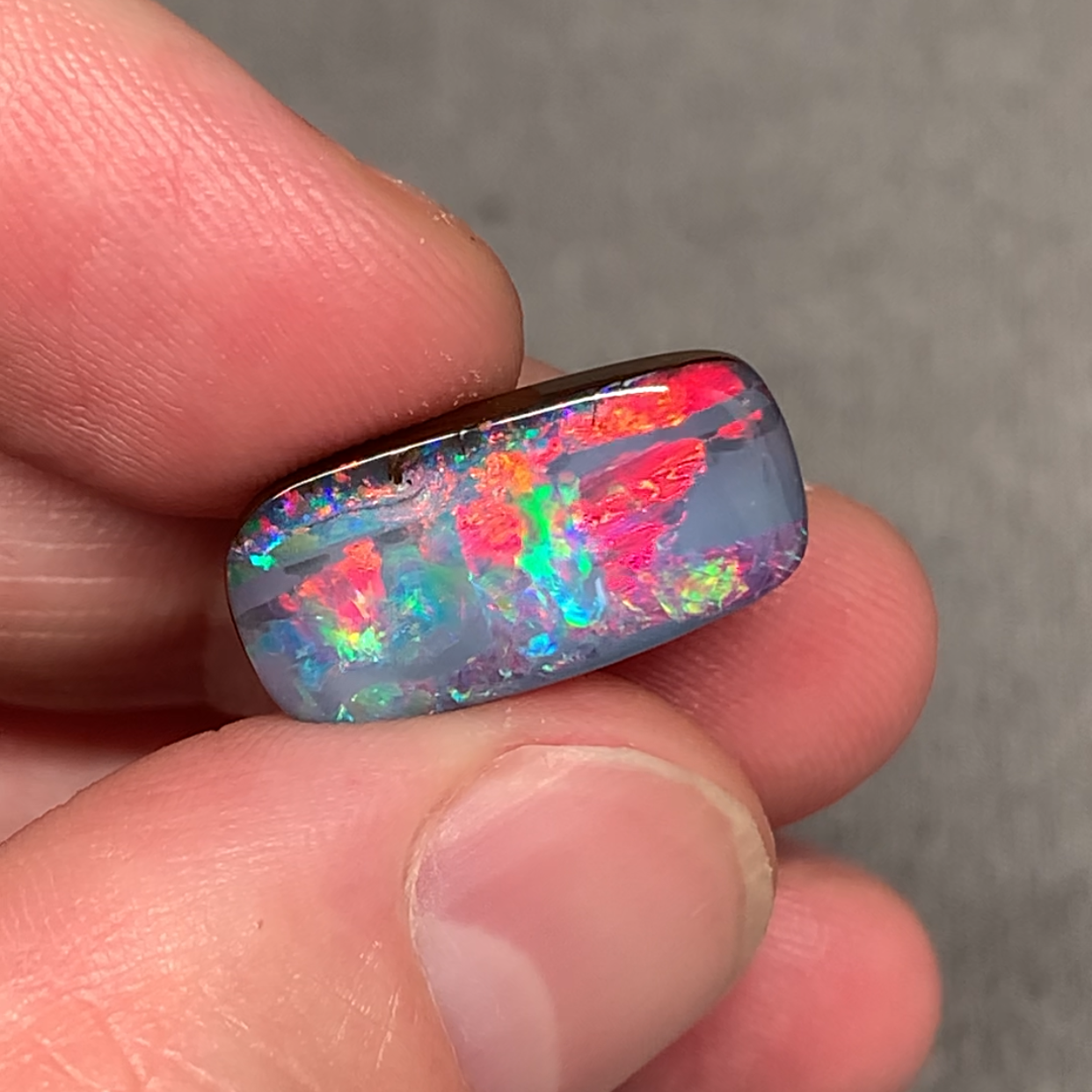 澳洲天然欧泊红蓝多彩铁欧泊戒指吊坠胸针定制6.8ct 18*8.9*4.7mm