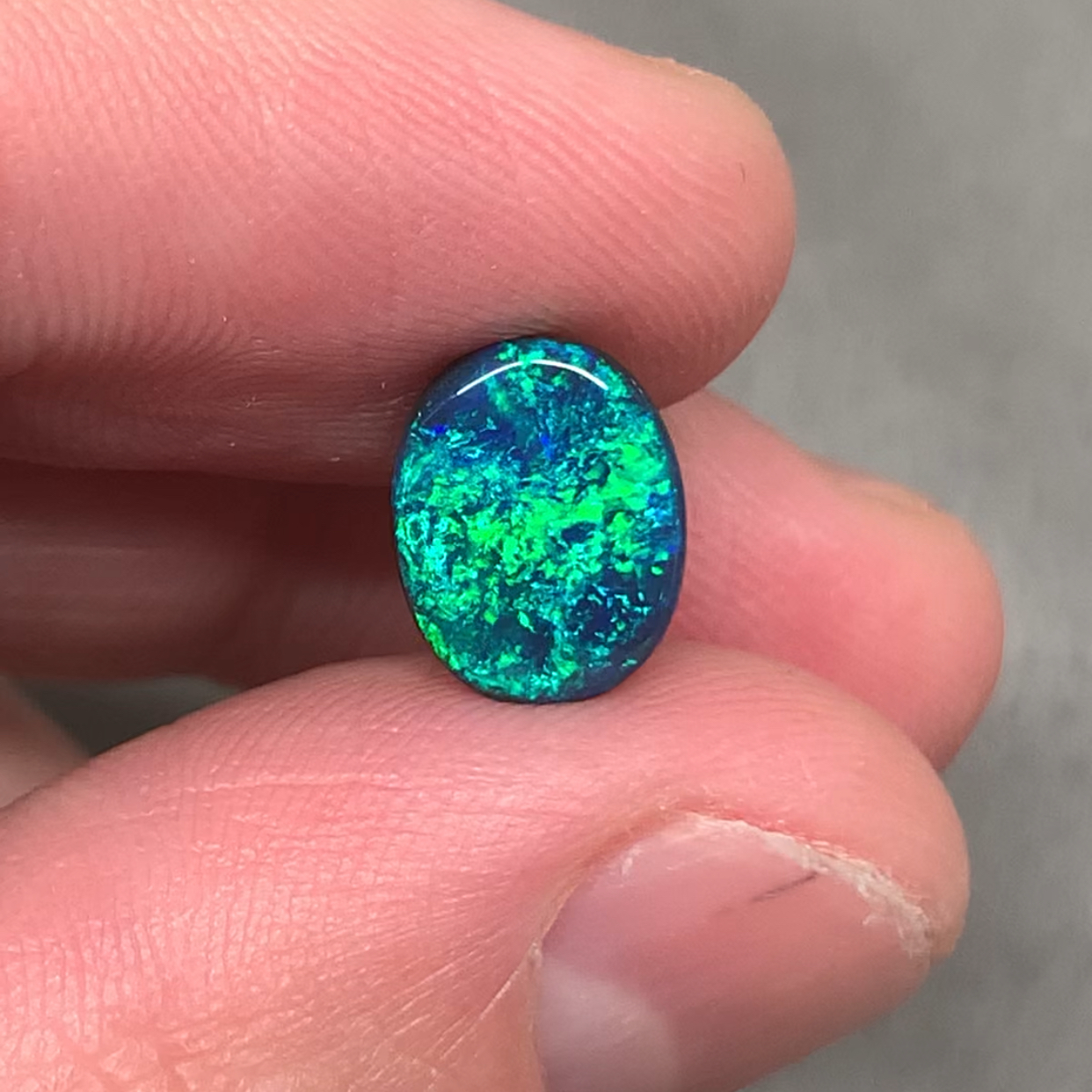 澳洲天然欧泊闪电岭高亮地球彩黑欧泊戒指定制1.7ct 10*7.6*3.2mm