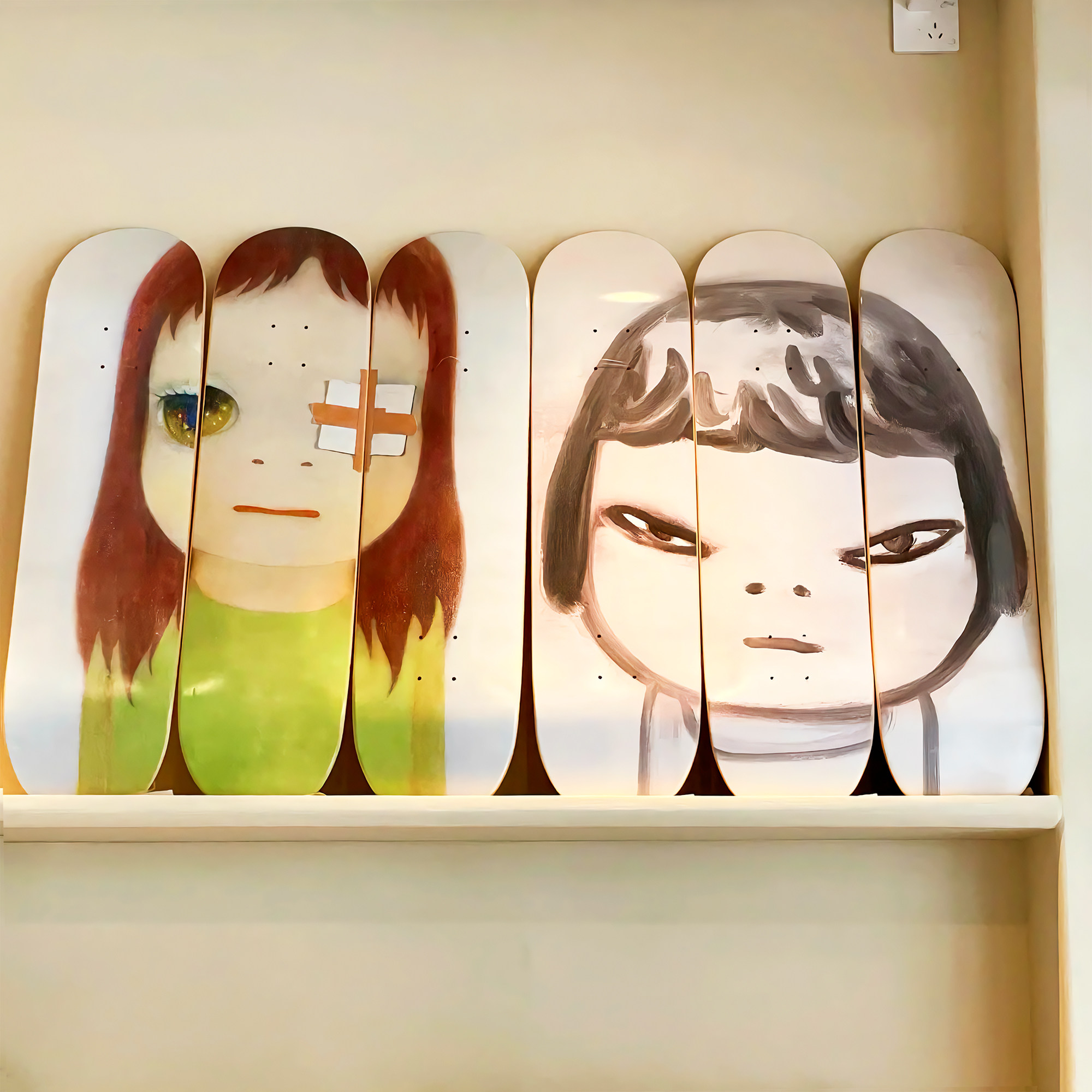 奈良美智滑板潮牌墙壁装饰现货