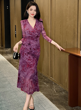 温柔风气质v领长袖紫色碎花连衣裙女春季丝绒修身网纱包臀鱼尾裙