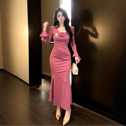 粉色修身开叉秋冬连衣裙女新款轻奢高级感法式收腰气质长裙