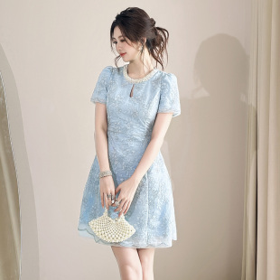 连衣裙短裙女2025新款轻奢圆领夏天巨好看的收腰显瘦小个子a字裙