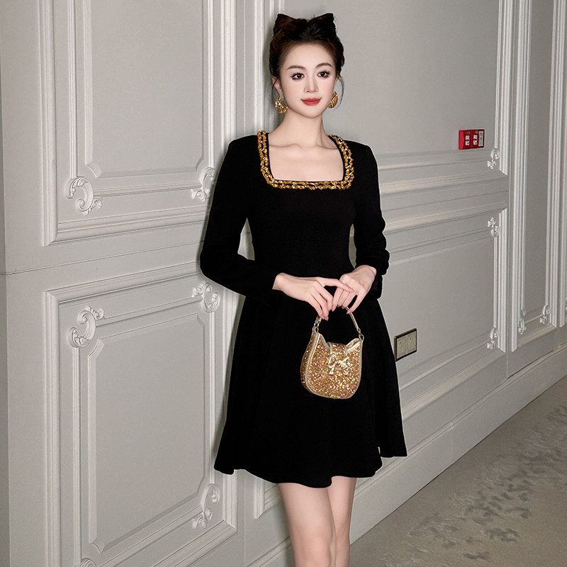 黑色连衣裙2026年新款女装春季赫本风轻奢礼服方领收腰显瘦A字裙