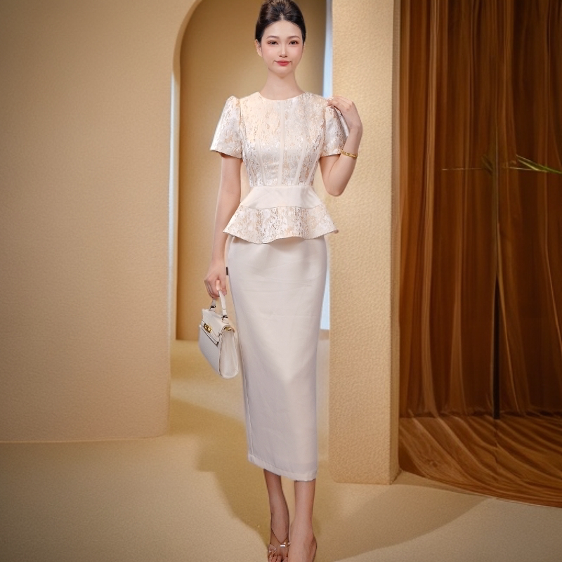 夏天巨好看的连衣裙女2026新款夏小众收腰显瘦法式气质假两件长裙