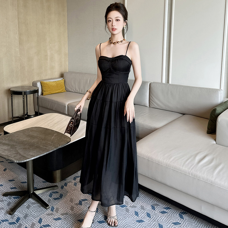 性感吊带连衣裙女夏季海边度假