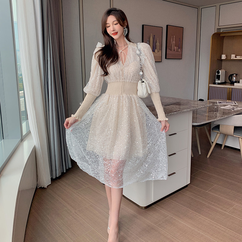 轻奢高级感礼服裙平时可穿秋冬季新款优雅气质超仙收腰长袖连衣裙