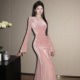 气质高级感丝绒连衣裙2026新款 春秋V领粉色收腰宴会礼服裙鱼尾裙