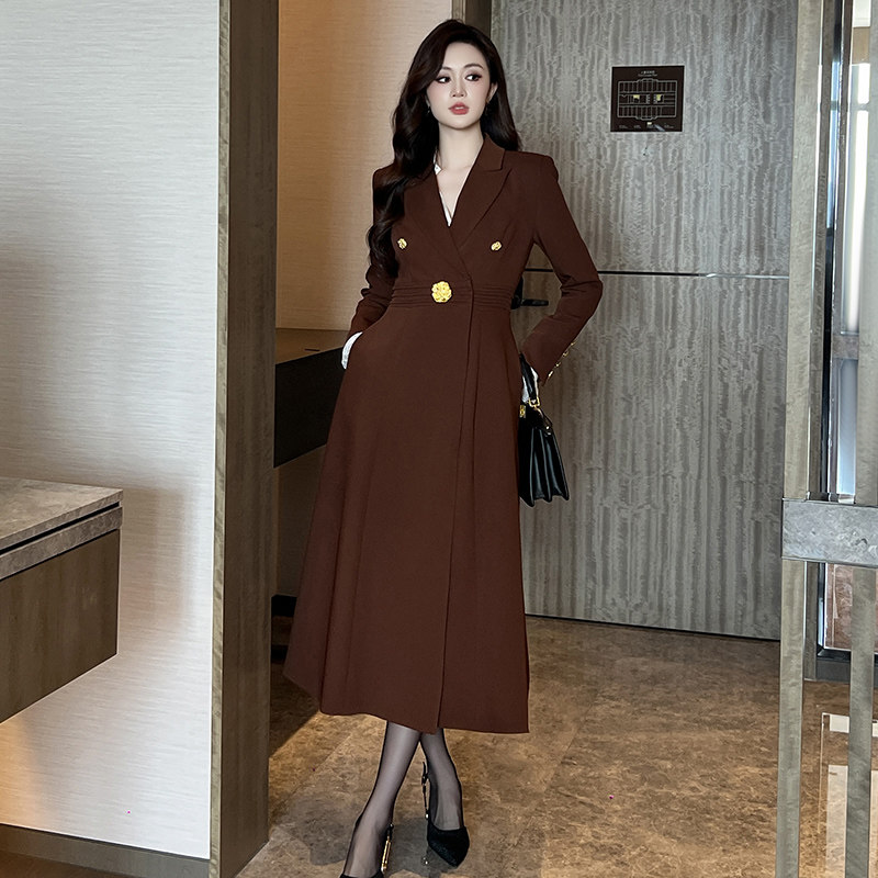 法式高级感英伦风收腰长款西装外套裙女2026年春季气质棕色连衣裙