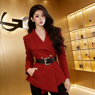过年战袍红色外套女大翻领设计感收腰休闲西装小个子短款长袖上衣