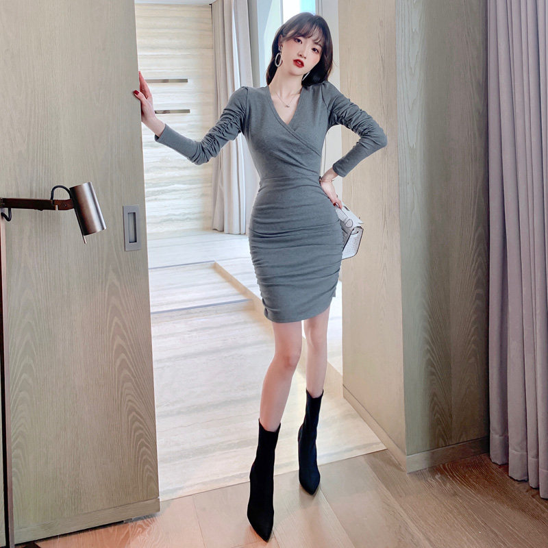 灰色褶皱连衣裙女2026春季新款收腰气质女人味性感打底裙包臀短裙