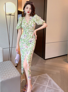 温柔风v领泡泡袖绿色碎花连衣裙女夏季小个子气质修身开叉长裙子