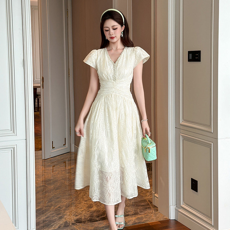 夏天巨好看的连衣裙轻奢气质收腰显瘦简单大方的a字裙女2026新款