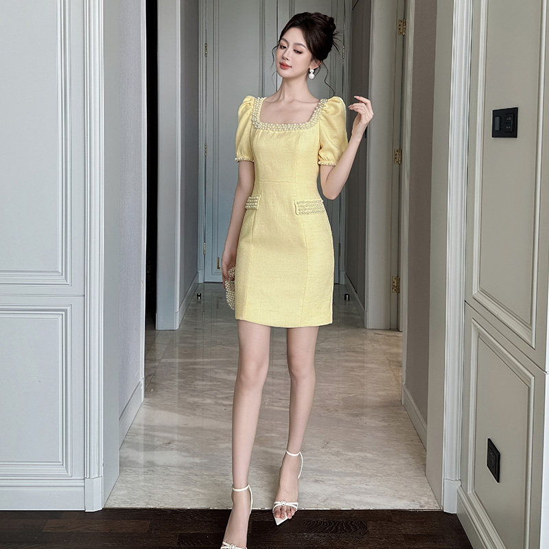 时尚方领连衣裙夏日绝美轻奢高级感黄色法式收腰显瘦气质a字短裙