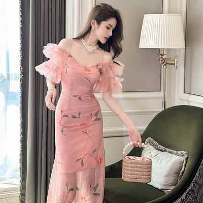 温柔风粉色一字肩连衣裙高级感