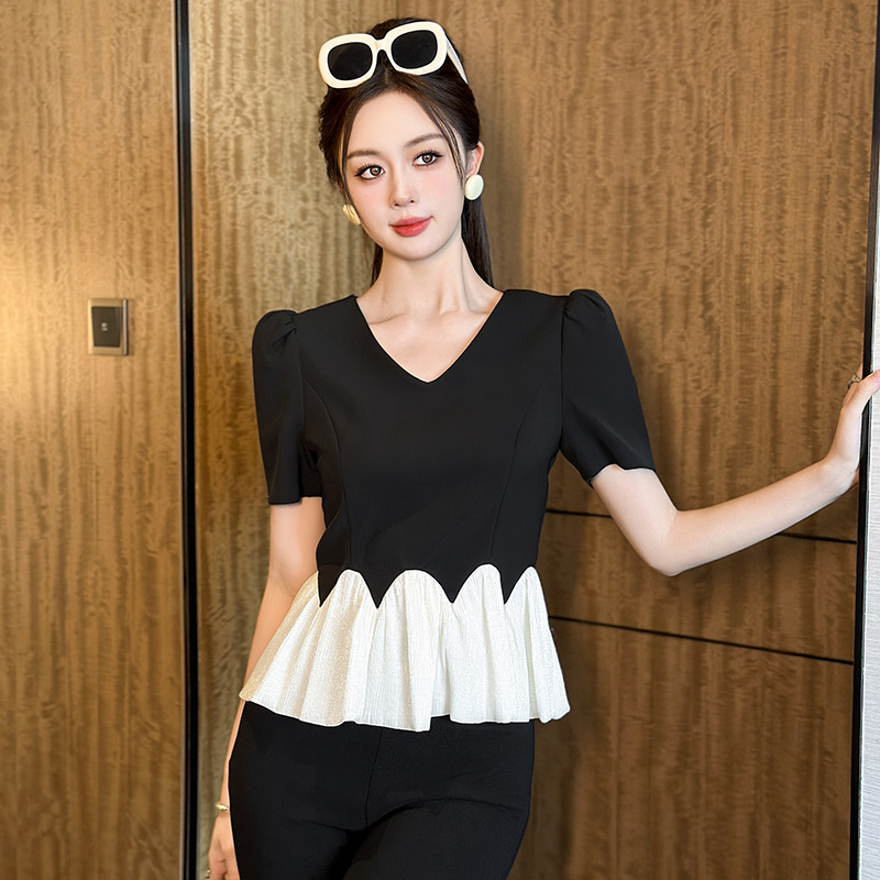 高级感黑色上衣女2025新款夏设计感V撞色拼接收腰荷叶边时尚小衫