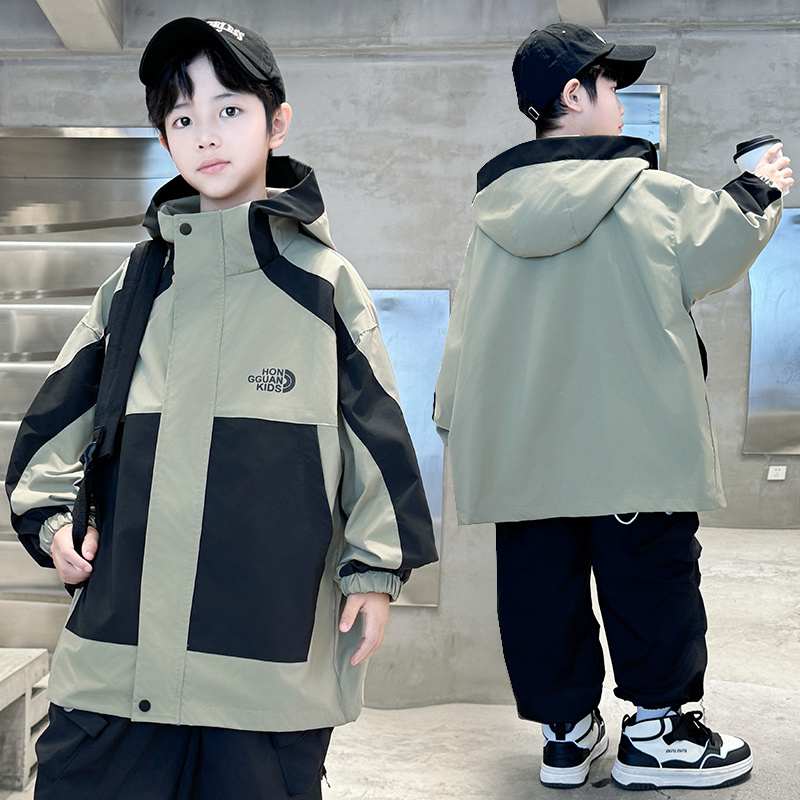 2025男童中大童秋季新款休闲宽松拉链拼接登山服冲锋衣外套