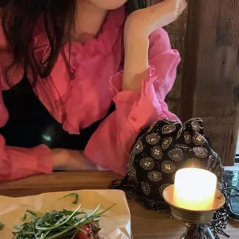 2024荷叶边上衣长袖叠穿女内搭衬衫潮宽松春秋季设计感小众玫红色