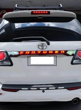 适用于Toyota Fortuner奔跑者者12-15款FortunerLED贯穿灯尾灯 黑