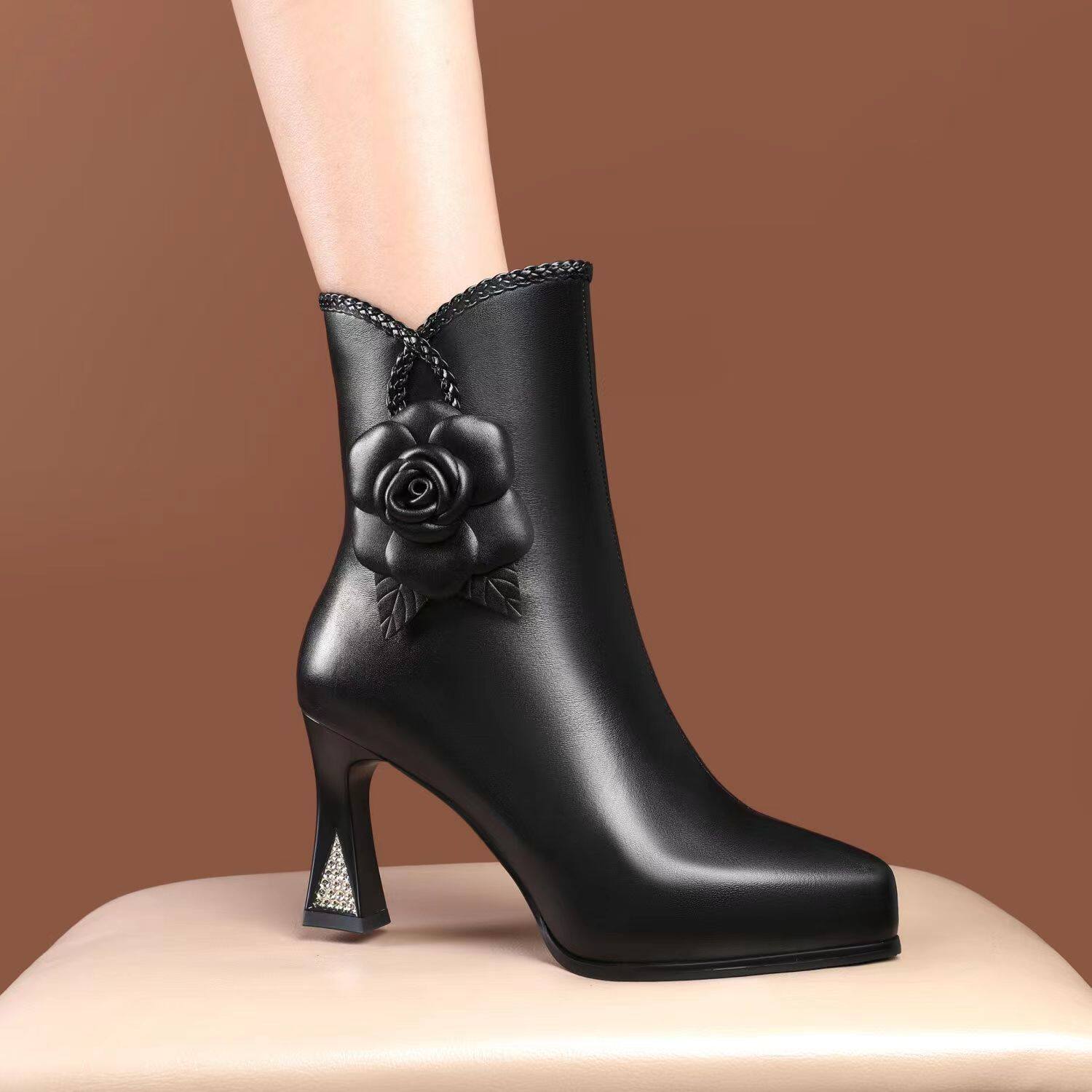 真软皮花朵马丁靴女秋冬新款时尚气质高跟尖头厚底防水台百搭短靴