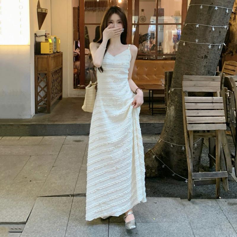 白色v领蕾丝吊带连衣裙女夏新疆海边度假沙滩无袖背心长裙小个子