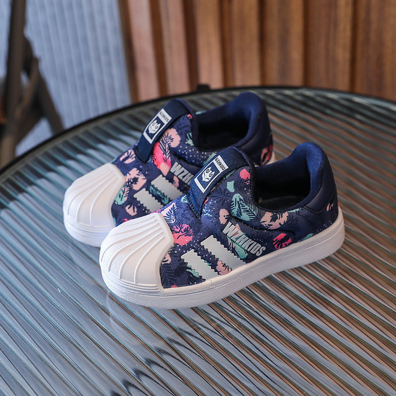 儿童春秋款贝壳头板鞋女童一脚蹬鞋超轻防滑中小童时尚休闲运动鞋