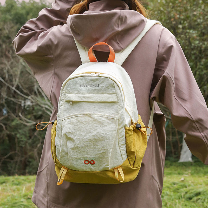 户外撞色小型双肩包女高颜值轻便旅行运动登山包学生出游研学背包