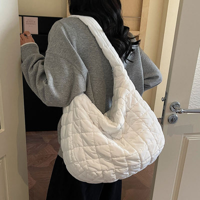 秋冬款云朵包少女学生通勤棉服包