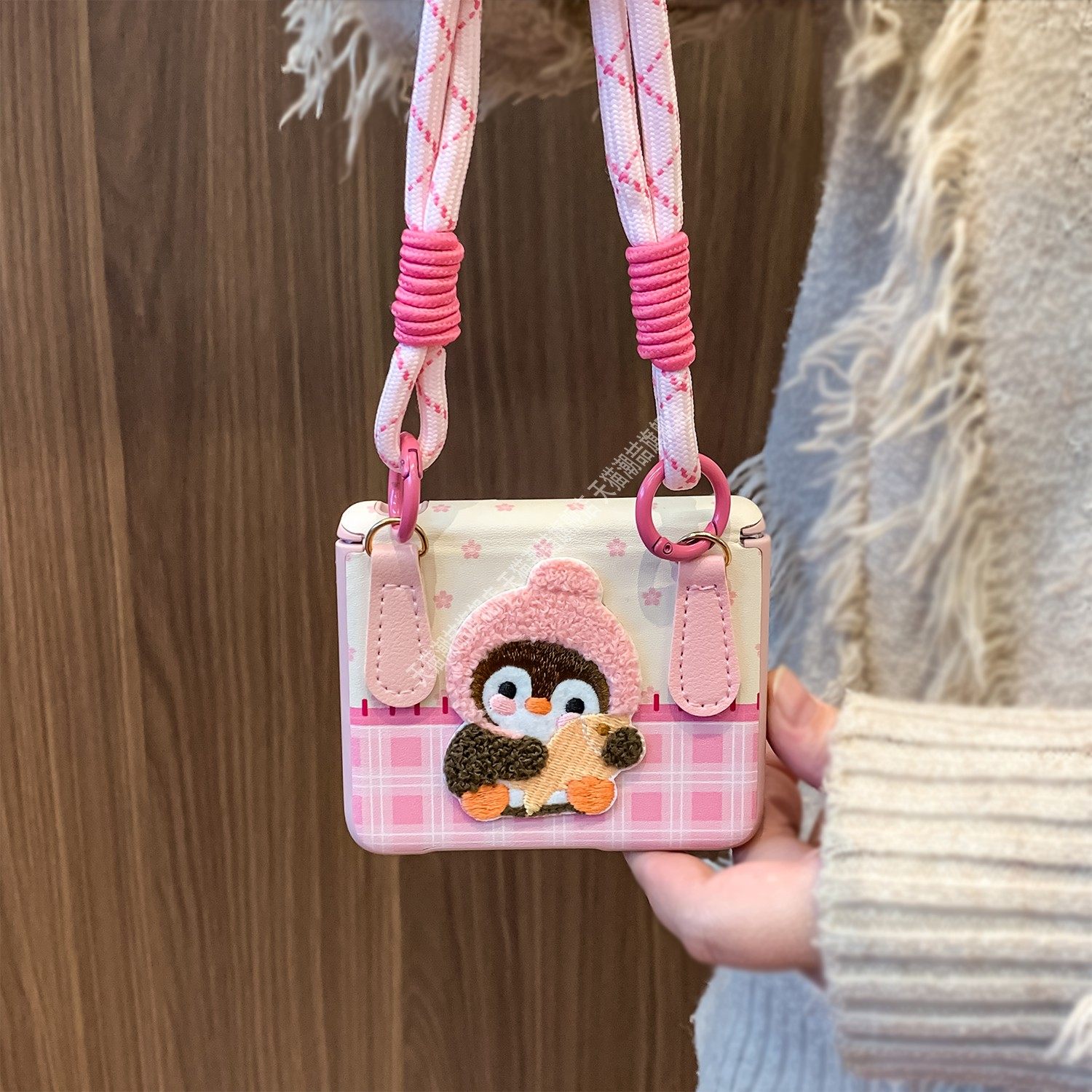 适用华为purax全包中轴胖折叠手机壳新款purax典藏版粉色毛绒企鹅壳小米folp/2荣耀vflip壳膜挂绳防摔保护壳,3C数码配件,手机保护套/壳,淘宝优惠券,粉丝福利购,淘宝优惠卷