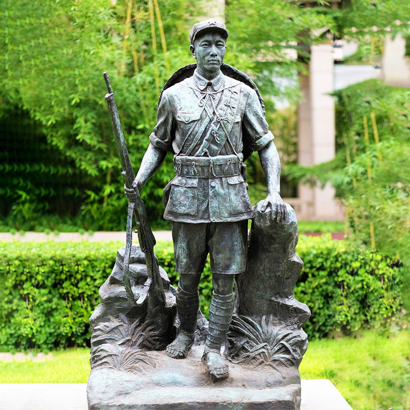 红色文化小品铸铜抗战英雄人物红军雕塑部队玻璃钢纪念馆景区摆件