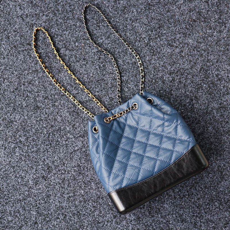 网红同款小香风流浪双肩包背包女2025新款潮大容量真皮菱格链条包