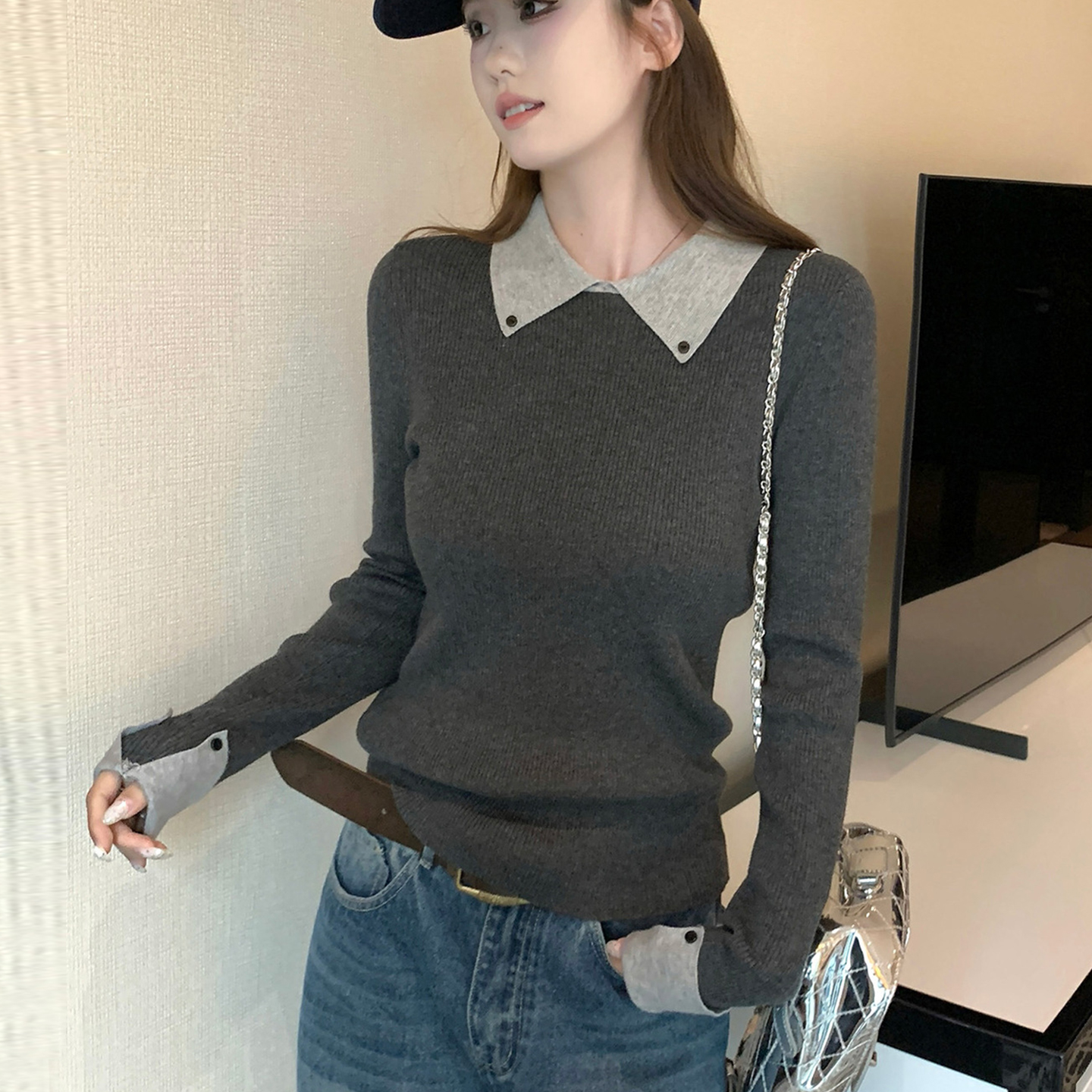 高级感撞色翻领深灰色针织衫女潮