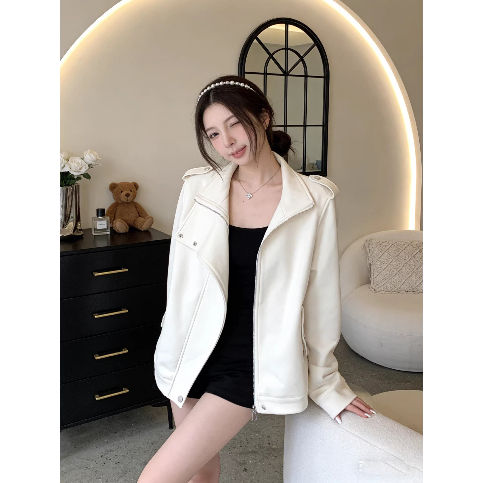 米白色正肩高级廓形设计感麂皮外套女春季新款韩系机车风宽松夹克