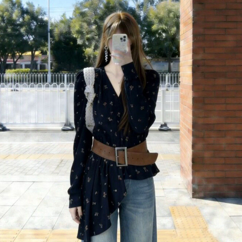 法式复古宫廷风泡泡袖碎花衬衫女春秋季新款气质修身显瘦黑色上衣
