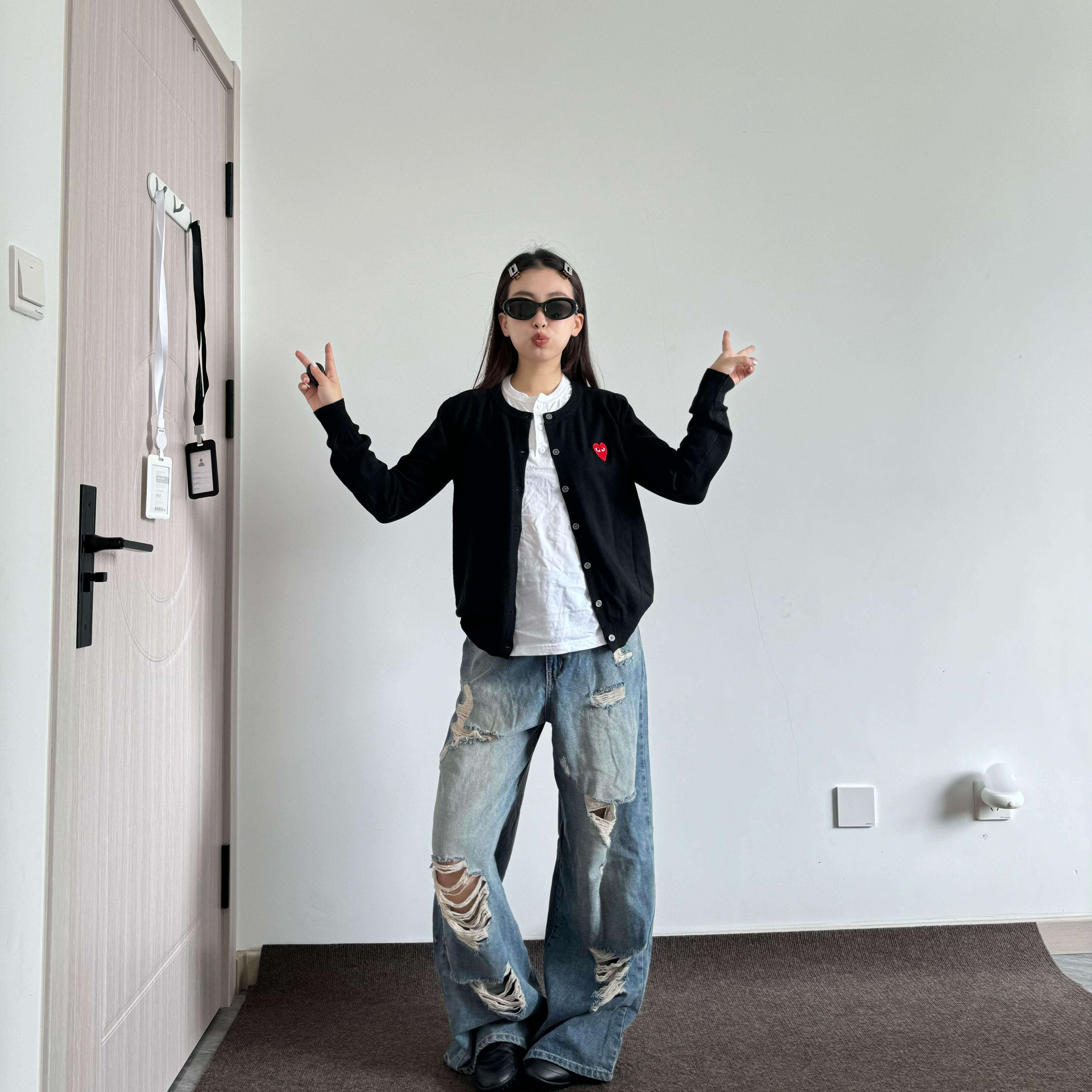 2026春季新款爱心刺绣黑色毛衣外套女秋冬慵懒风休闲外搭针织开衫
