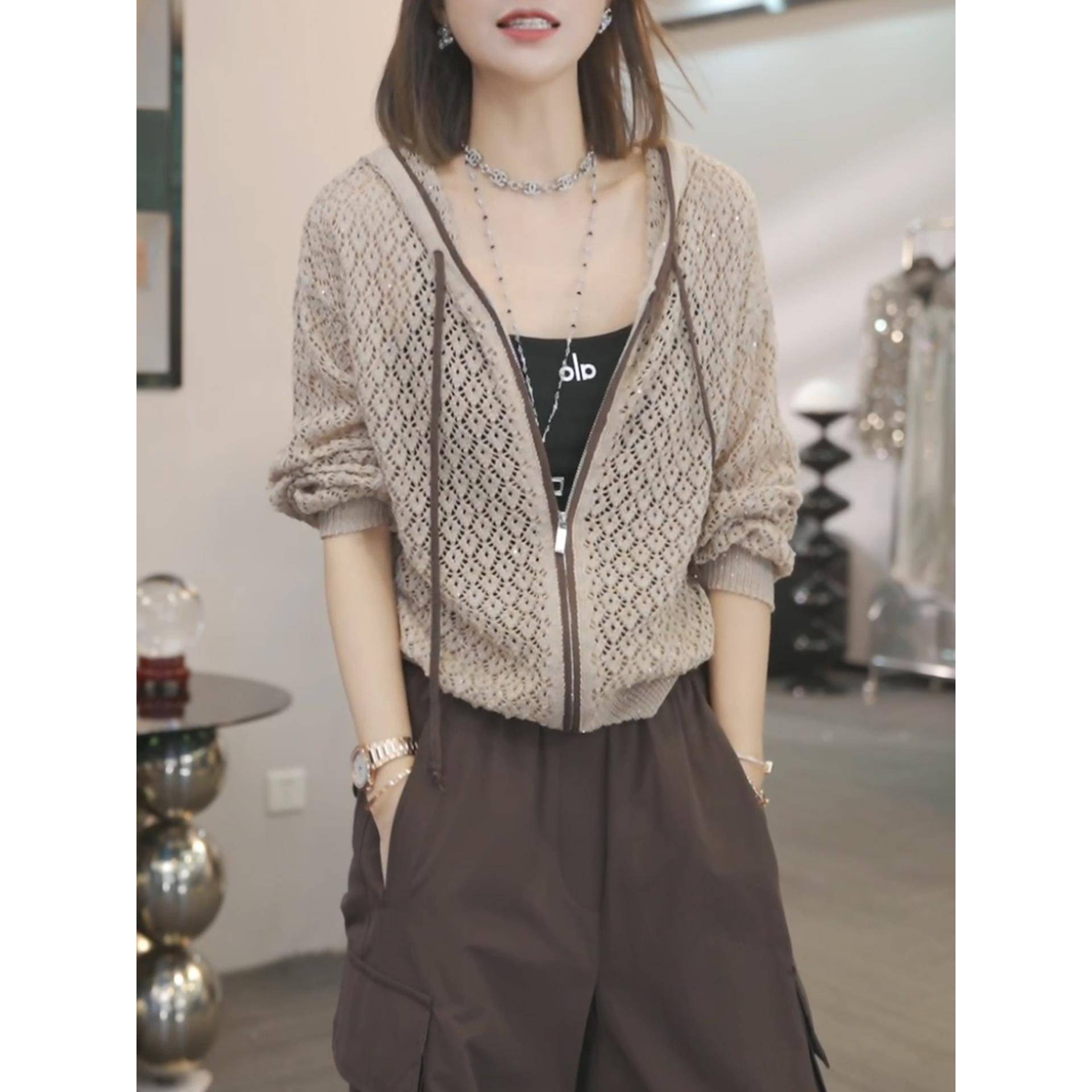 咖色镂空长袖连帽针织衫女秋季薄款开衫2025年新款韩系设计感上衣