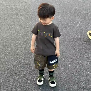 韩版男童2026夏季新款深灰色刺绣字母短袖T恤儿童军绿色潮酷短裤