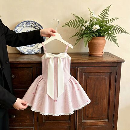 韩版女童2026夏季新款可爱粉色蝴蝶结条纹吊带裙女孩气质收腰短裙