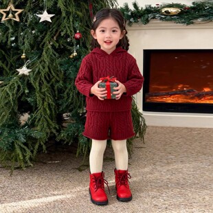 韩版女童2025冬季圣诞新年红色针织套装女孩绞花加厚连帽毛衣短裤